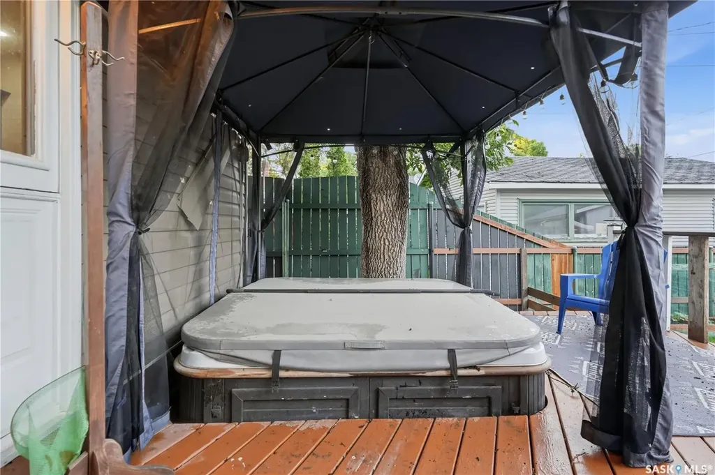 1157 3rd Avenue NW Moose Jaw SK S6H 3V1