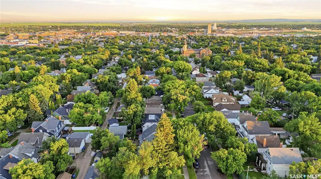 1157 3rd Avenue NW Moose Jaw SK S6H 3V1
