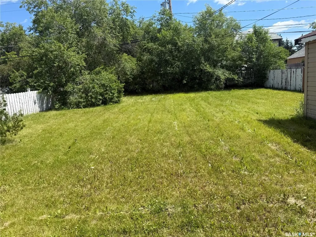 862 109th Street North Battleford SK S9A 2C9