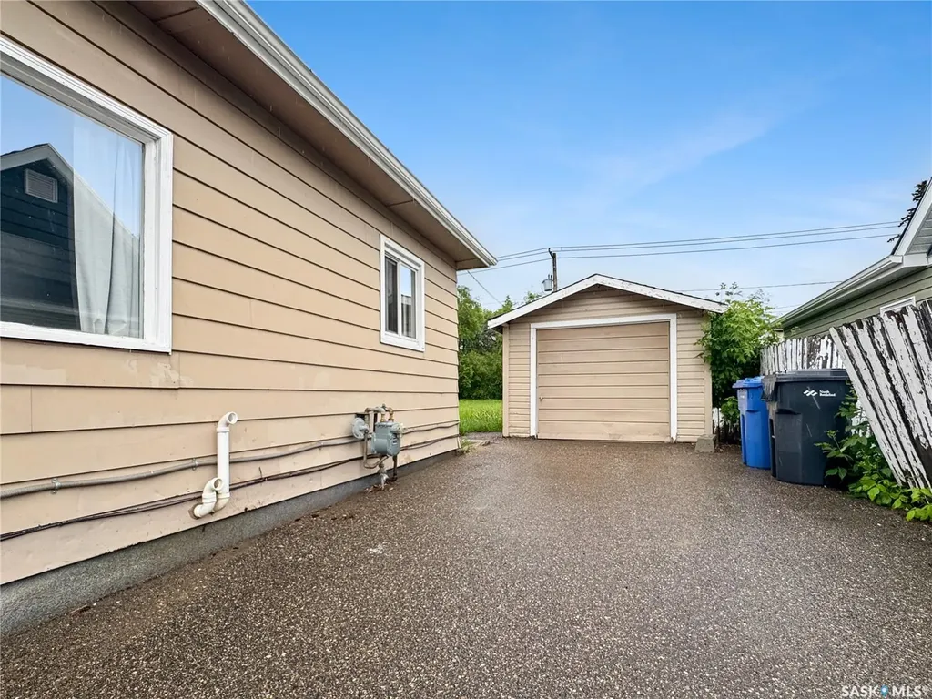 862 109th Street North Battleford SK S9A 2C9