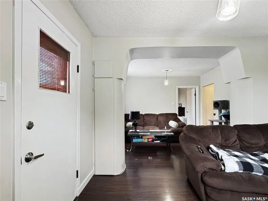 862 109th Street North Battleford SK S9A 2C9