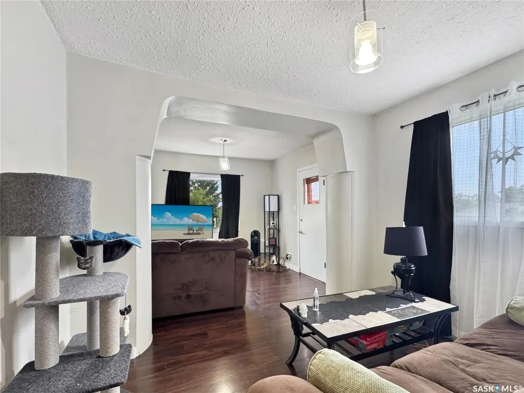 862 109th Street North Battleford SK S9A 2C9