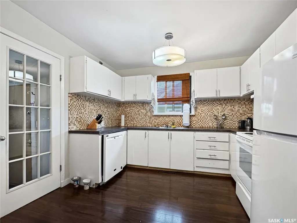 862 109th Street North Battleford SK S9A 2C9