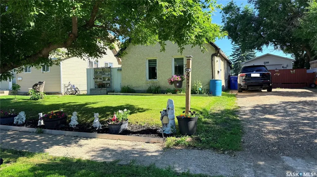 417 3rd Street Estevan SK S4A 0P1