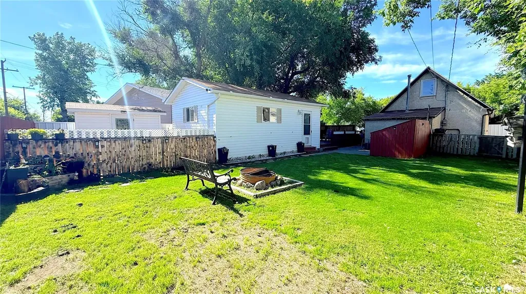 417 3rd Street Estevan SK S4A 0P1