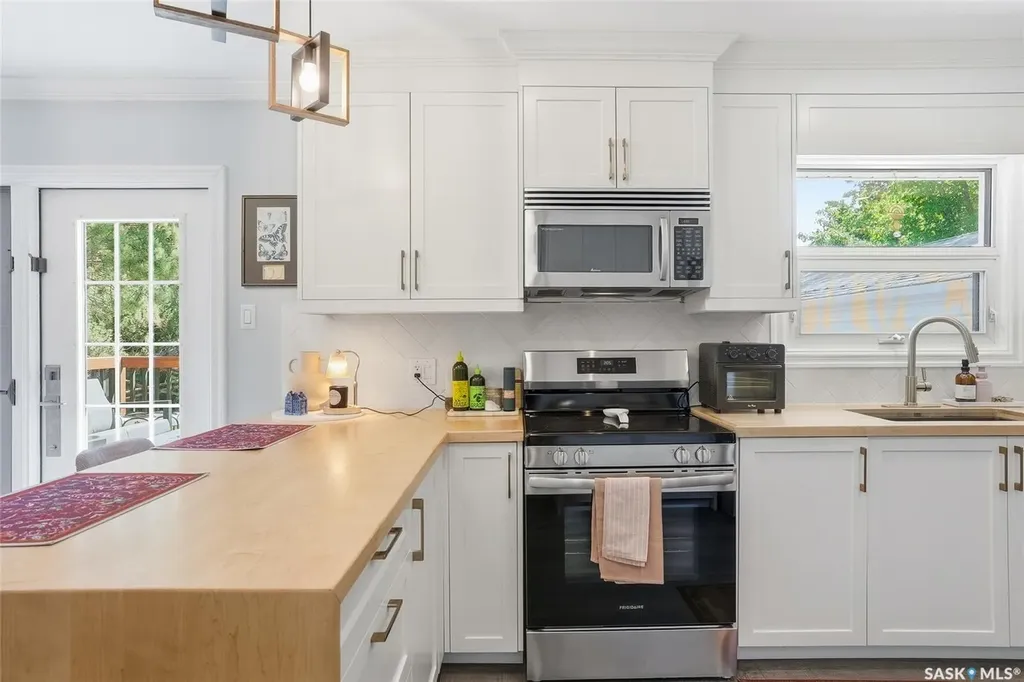 410 Ruth Street E Saskatoon SK S7J 0L4