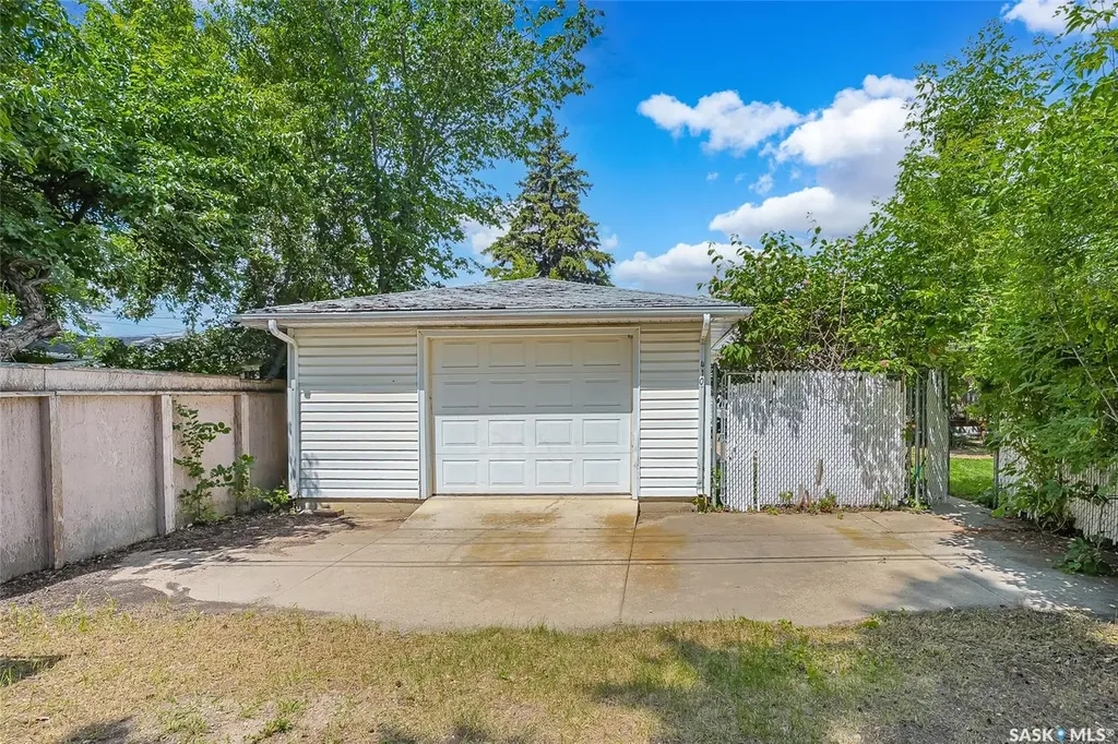 410 Ruth Street E Saskatoon SK S7J 0L4