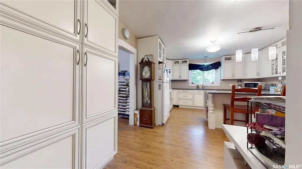 130 Maple Avenue N Eastend SK S0N 0T0