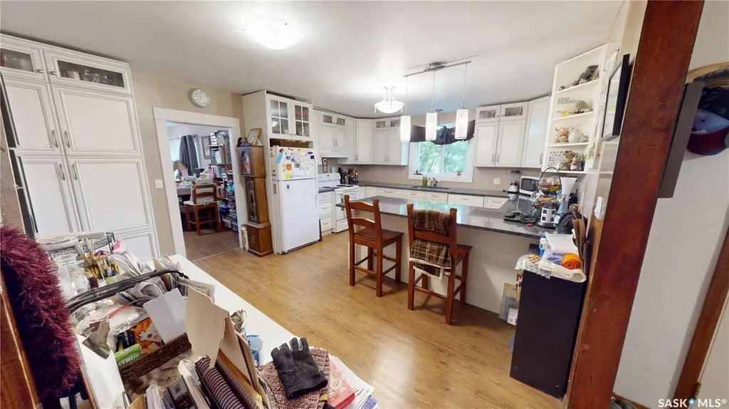 130 Maple Avenue N Eastend SK S0N 0T0