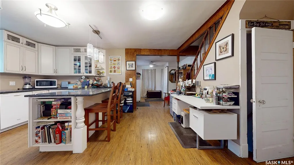 130 Maple Avenue N Eastend SK S0N 0T0