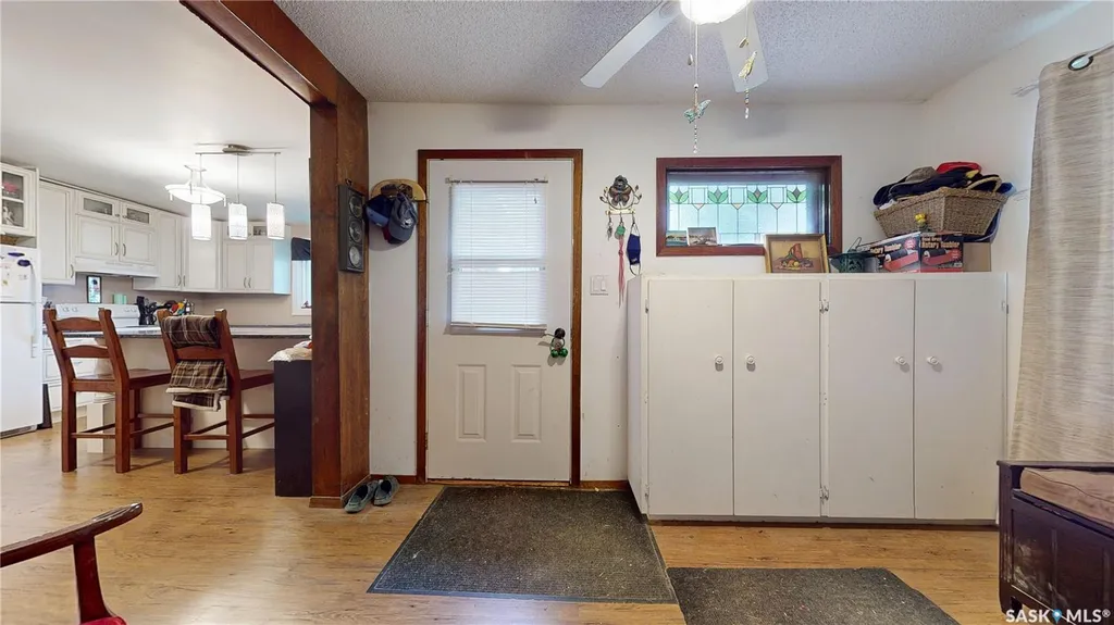 130 Maple Avenue N Eastend SK S0N 0T0