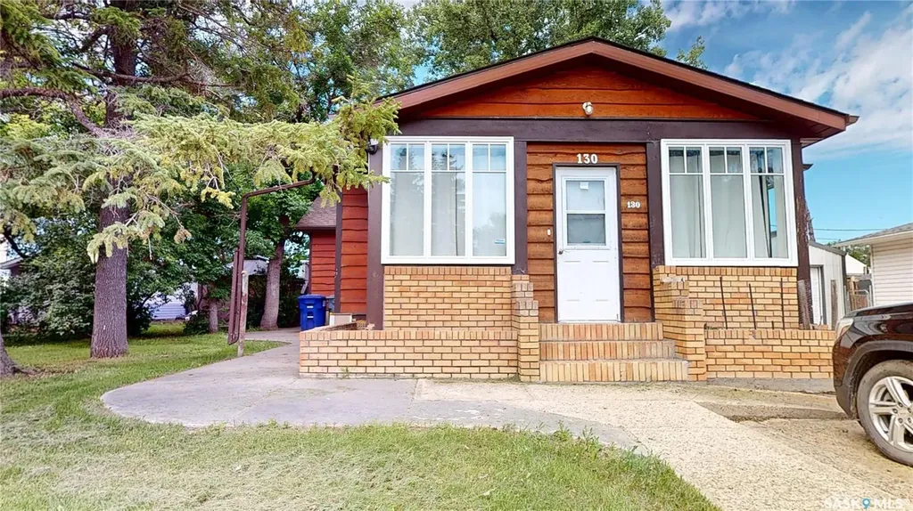 130 Maple Avenue N Eastend SK S0N 0T0