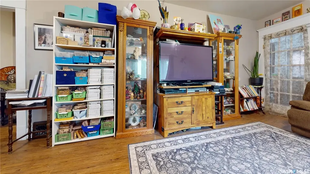 130 Maple Avenue N Eastend SK S0N 0T0