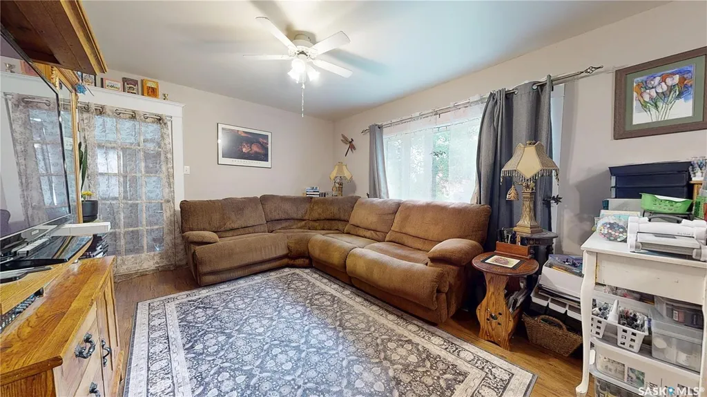 130 Maple Avenue N Eastend SK S0N 0T0