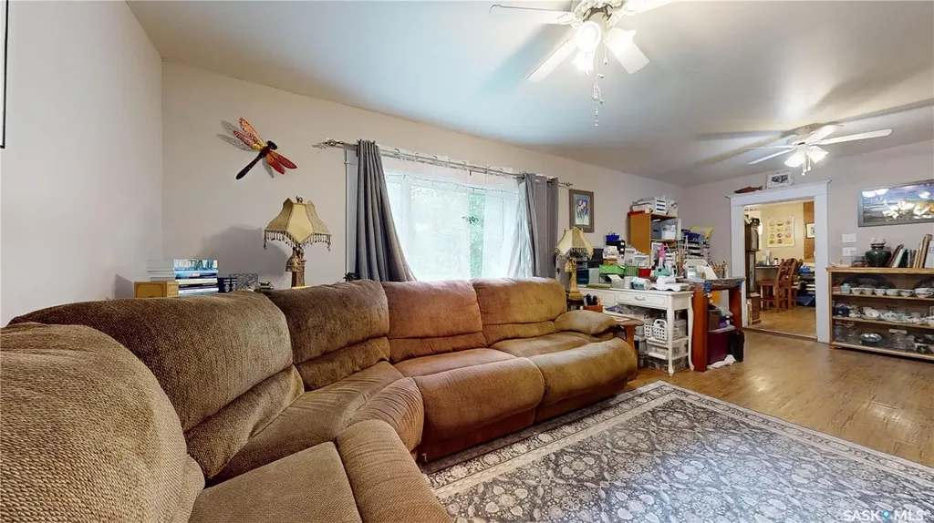 130 Maple Avenue N Eastend SK S0N 0T0