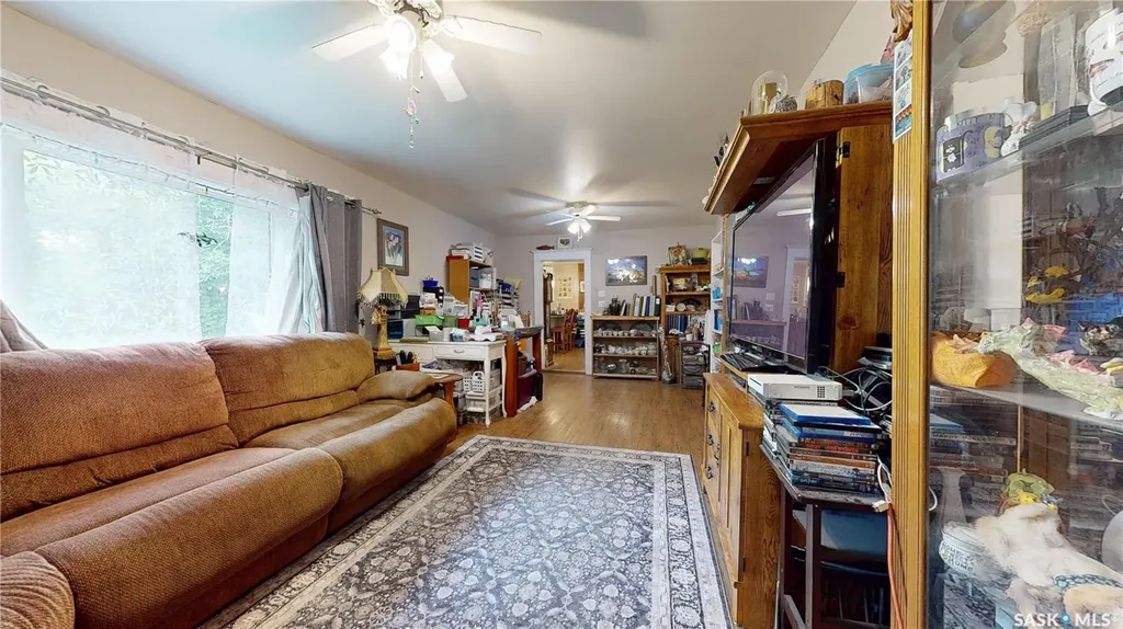 130 Maple Avenue N Eastend SK S0N 0T0