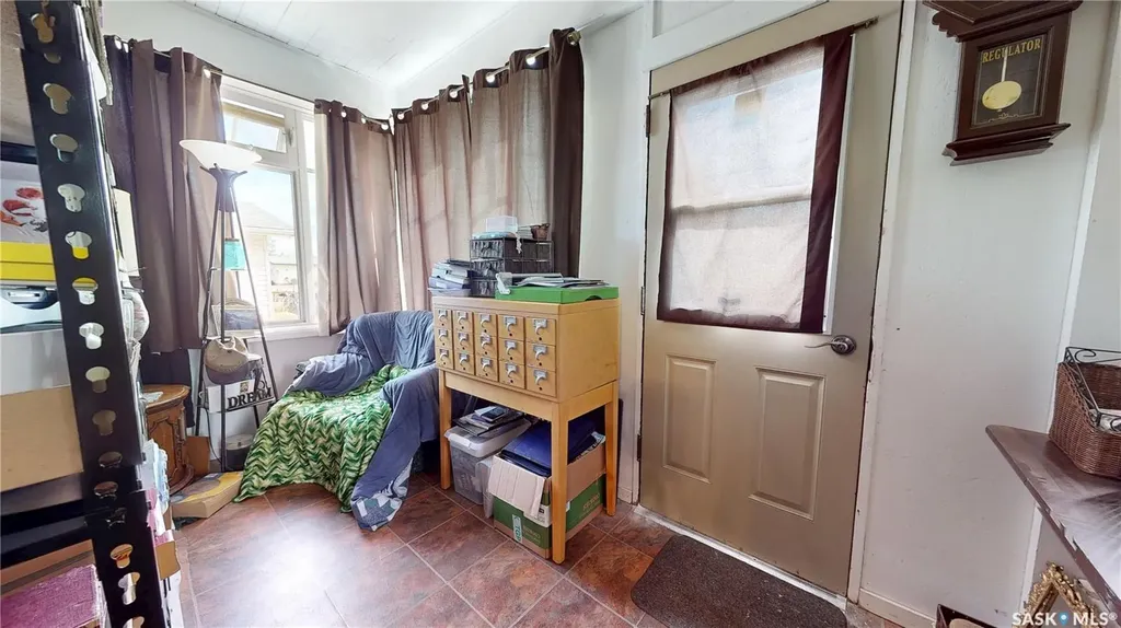 130 Maple Avenue N Eastend SK S0N 0T0