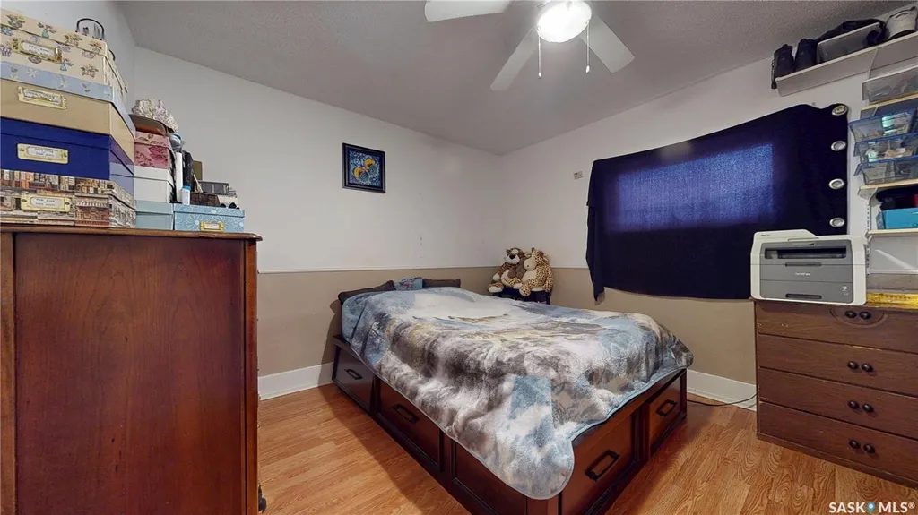 130 Maple Avenue N Eastend SK S0N 0T0