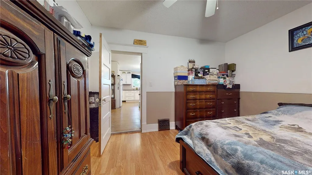 130 Maple Avenue N Eastend SK S0N 0T0