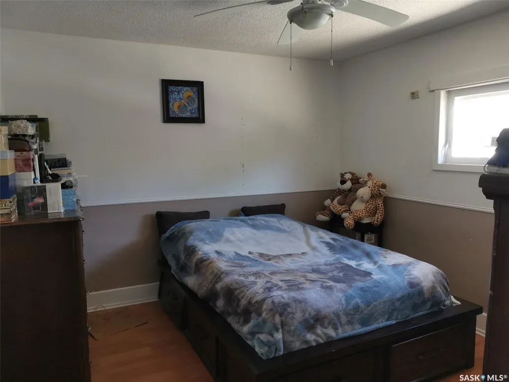 130 Maple Avenue N Eastend SK S0N 0T0