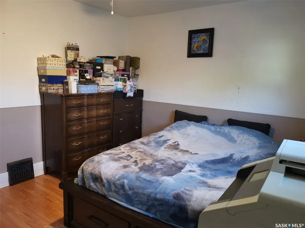 130 Maple Avenue N Eastend SK S0N 0T0