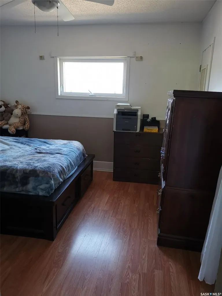 130 Maple Avenue N Eastend SK S0N 0T0