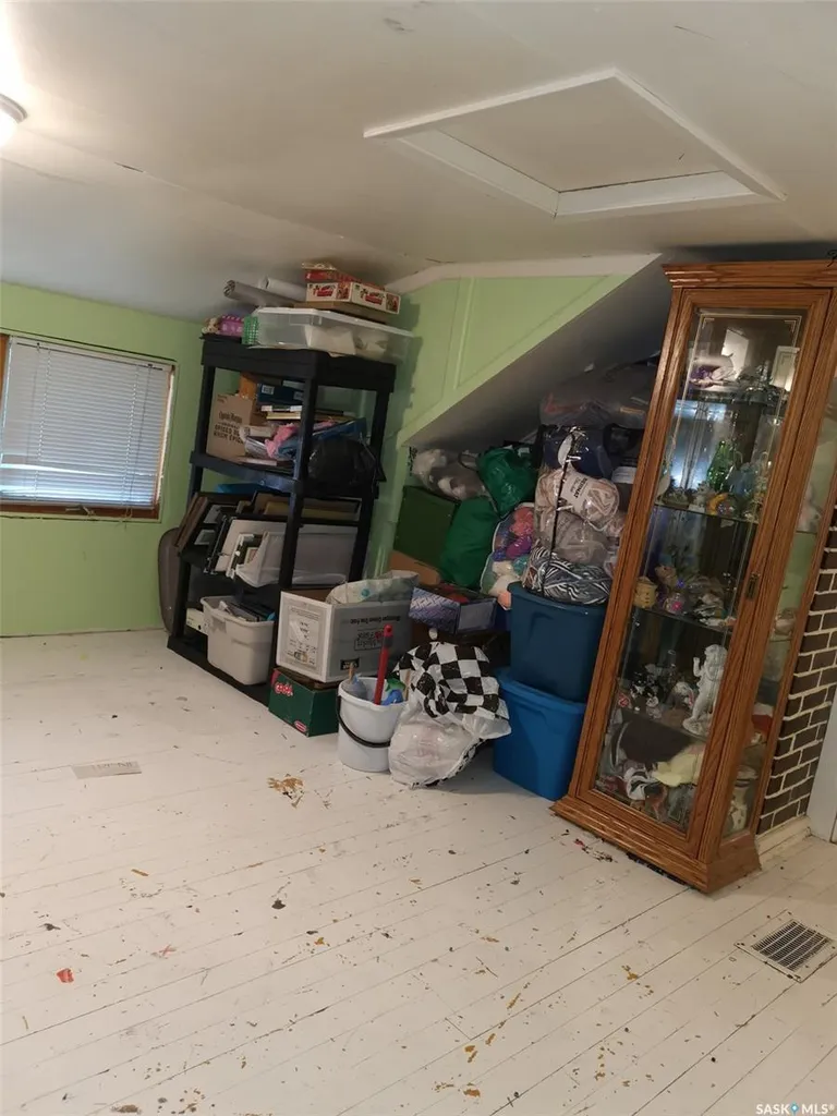 130 Maple Avenue N Eastend SK S0N 0T0