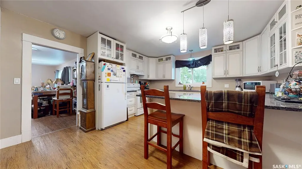130 Maple Avenue N Eastend SK S0N 0T0