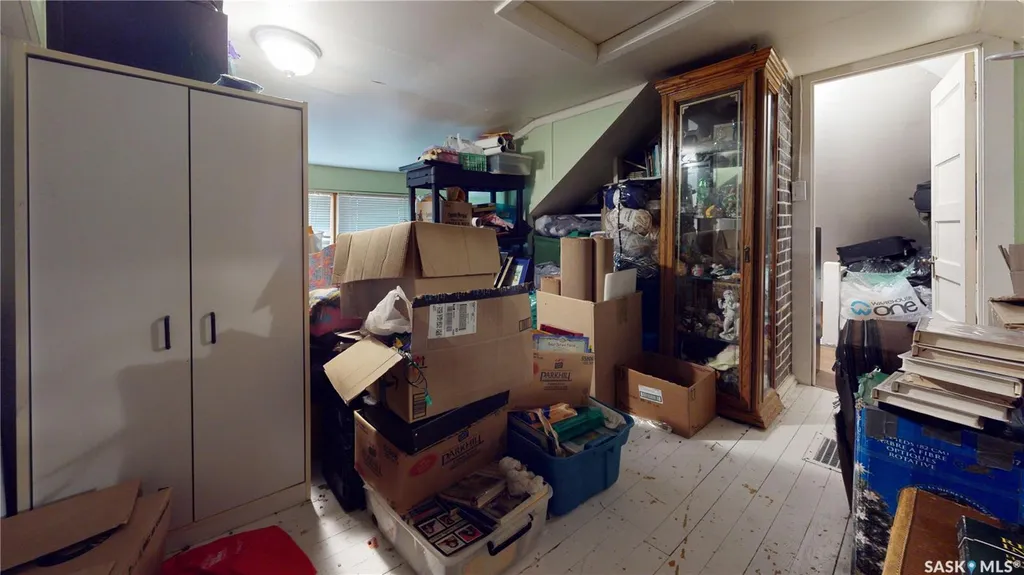 130 Maple Avenue N Eastend SK S0N 0T0