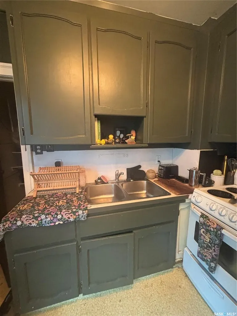 416 I Avenue S Saskatoon SK S7M 1Y4
