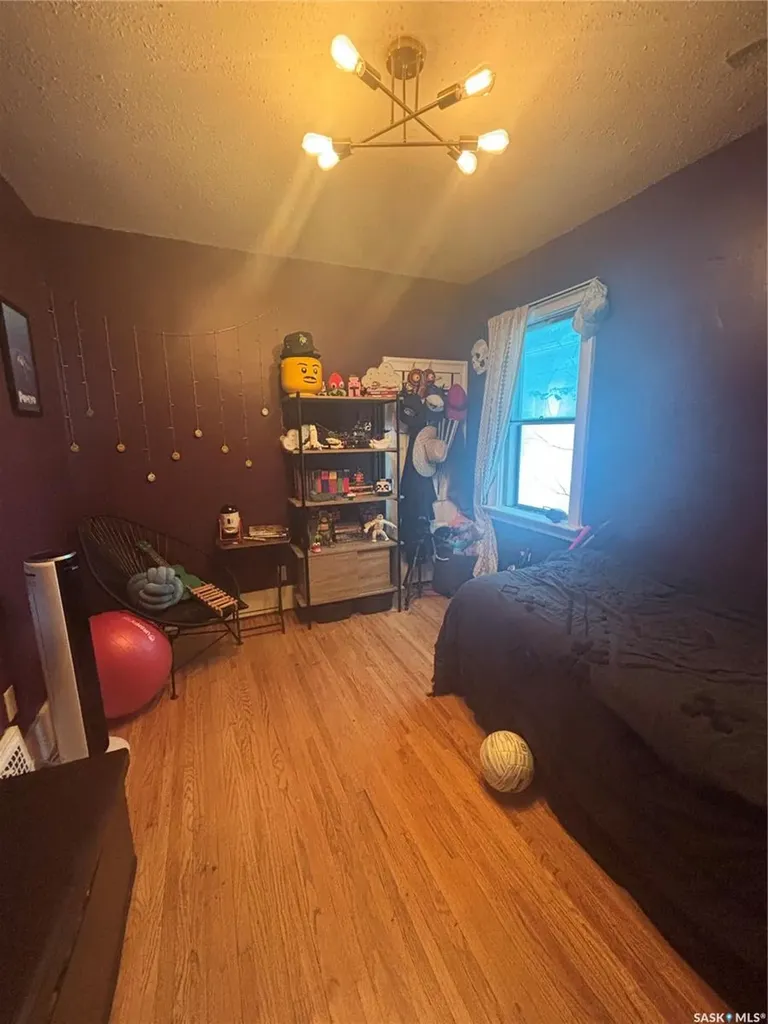 416 I Avenue S Saskatoon SK S7M 1Y4