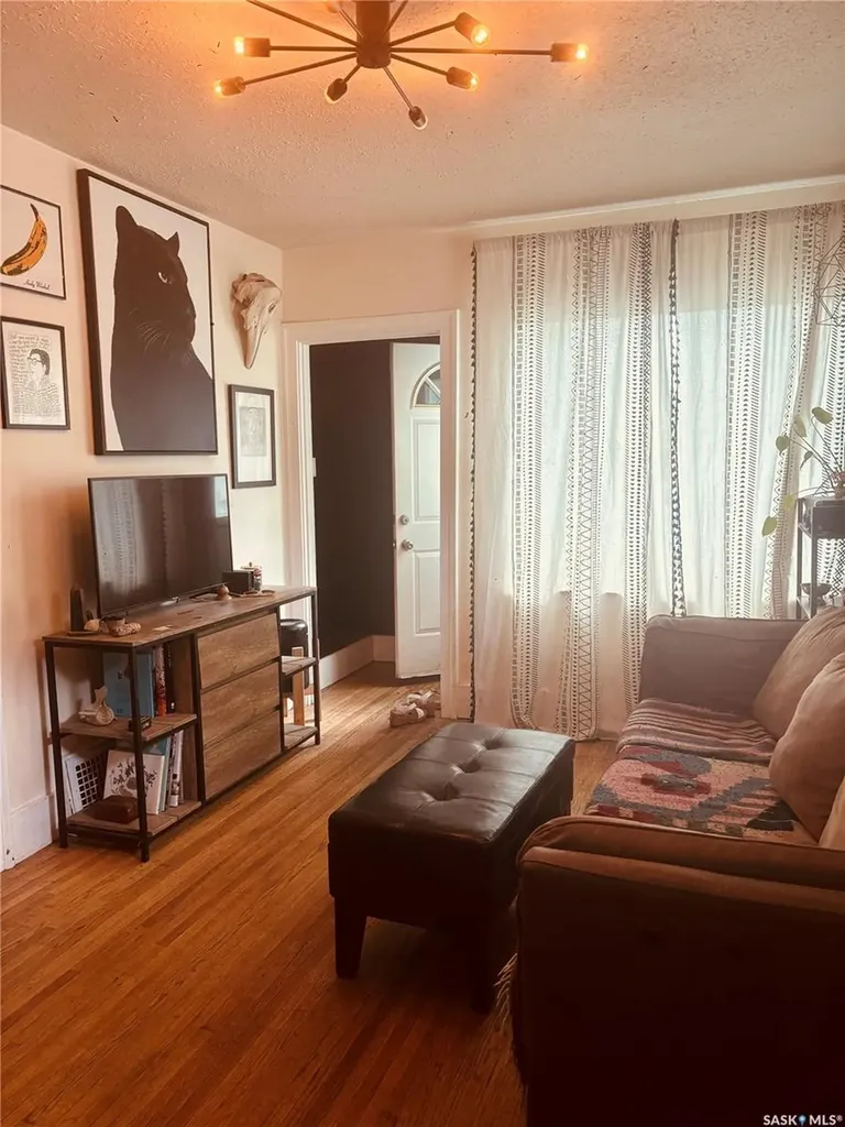 416 I Avenue S Saskatoon SK S7M 1Y4