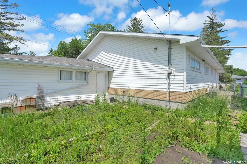 715 Connaught Street Regina SK S4T 4S5