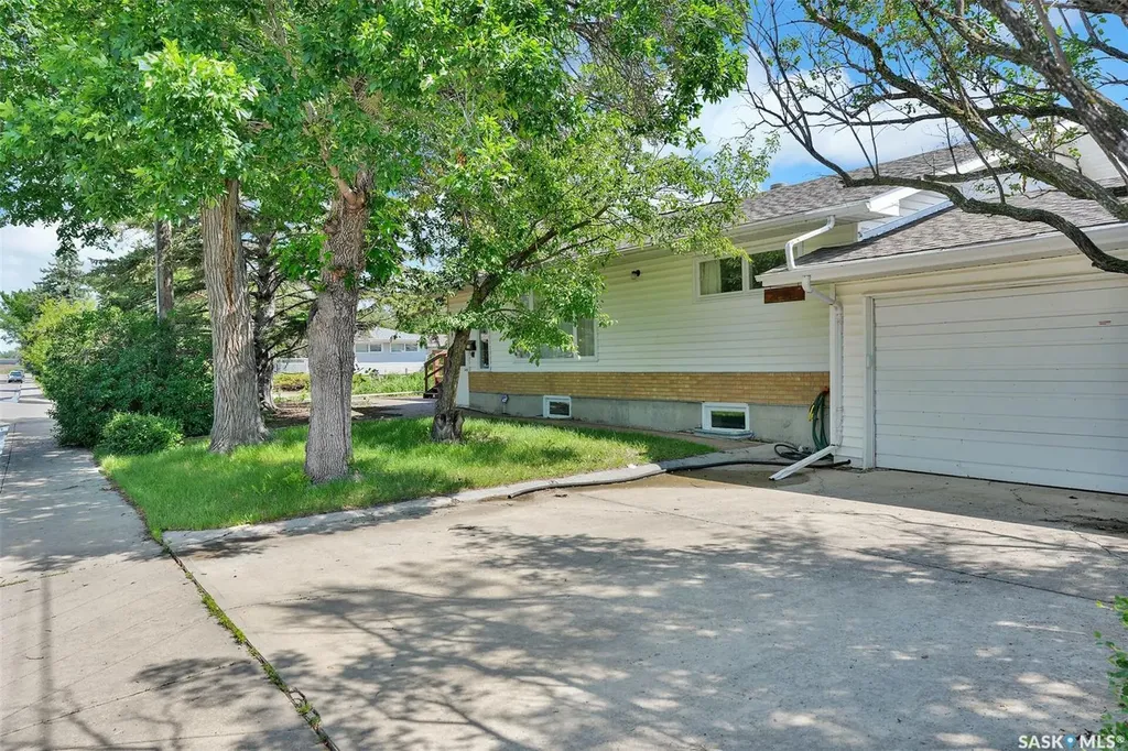 715 Connaught Street Regina SK S4T 4S5