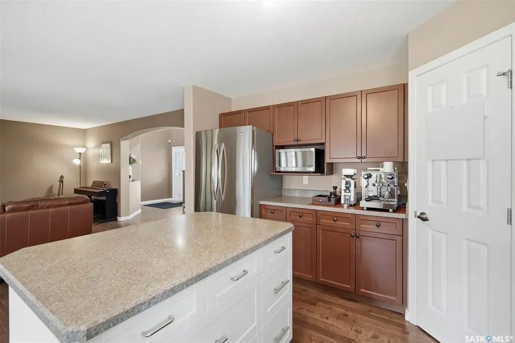 110 Robertson Cove Saskatoon SK S7T 0E3