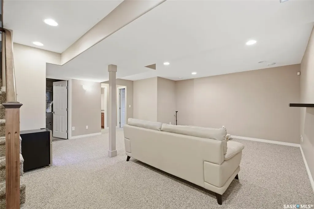 110 Robertson Cove Saskatoon SK S7T 0E3