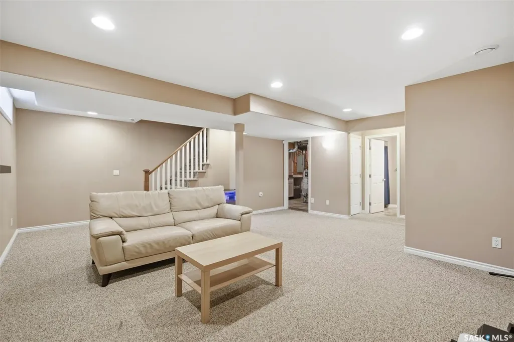 110 Robertson Cove Saskatoon SK S7T 0E3