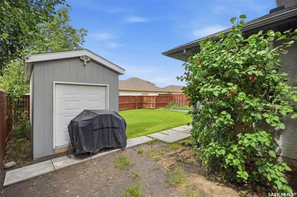 110 Robertson Cove Saskatoon SK S7T 0E3