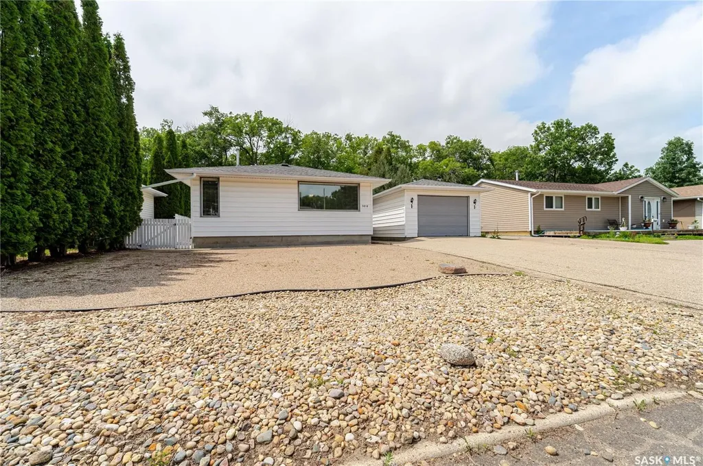 1014 Hopkins Crescent Moose Jaw SK S6H 3E7