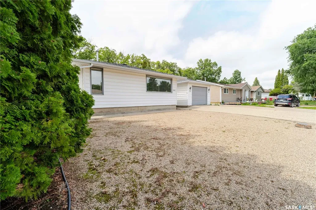 1014 Hopkins Crescent Moose Jaw SK S6H 3E7
