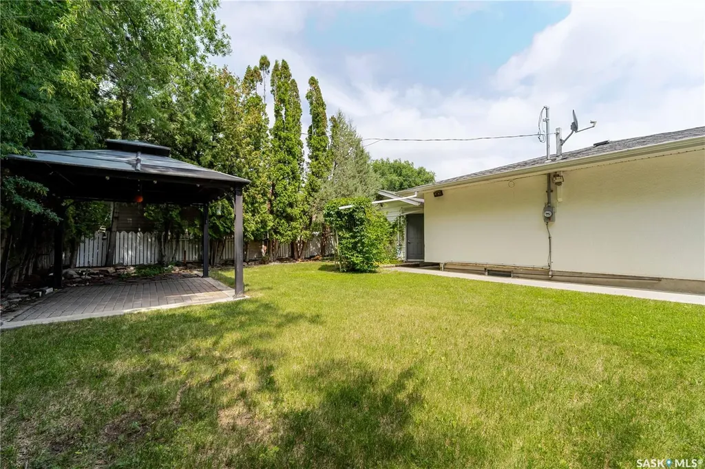 1014 Hopkins Crescent Moose Jaw SK S6H 3E7