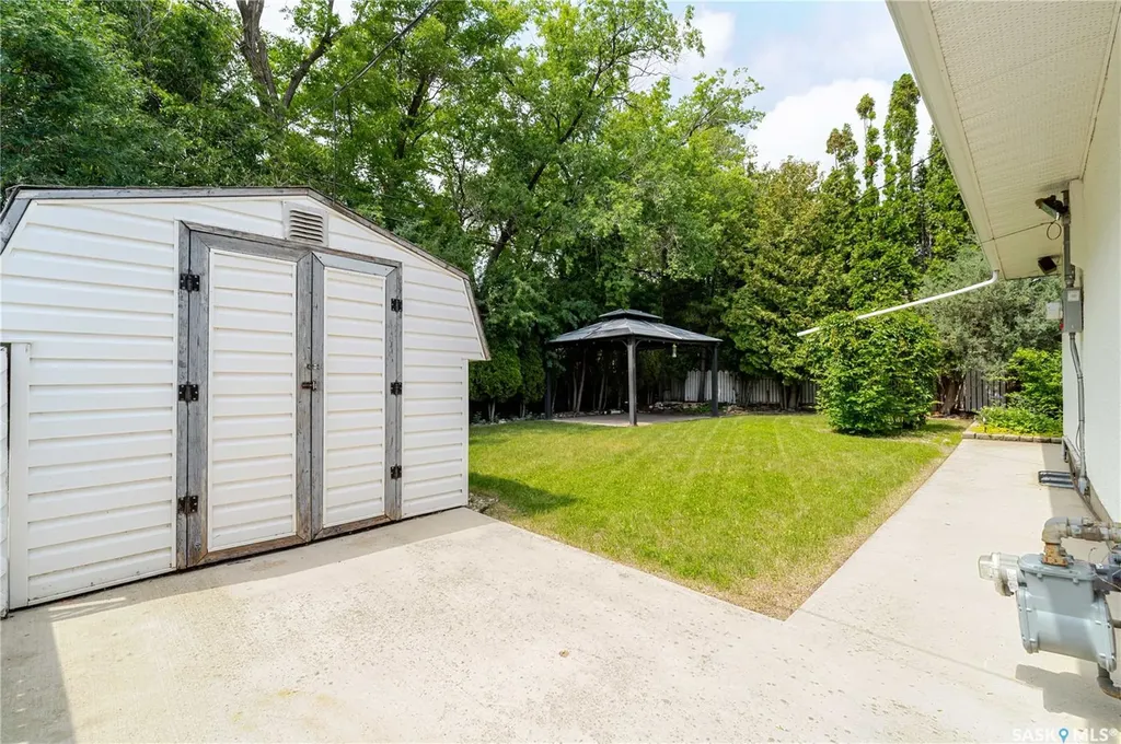 1014 Hopkins Crescent Moose Jaw SK S6H 3E7