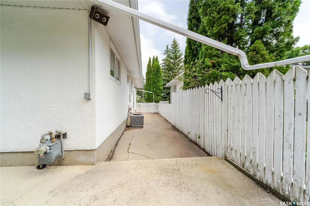 1014 Hopkins Crescent Moose Jaw SK S6H 3E7