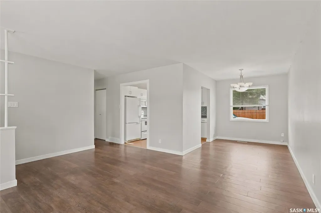 322 Witney Avenue N Saskatoon SK S7L 3M5