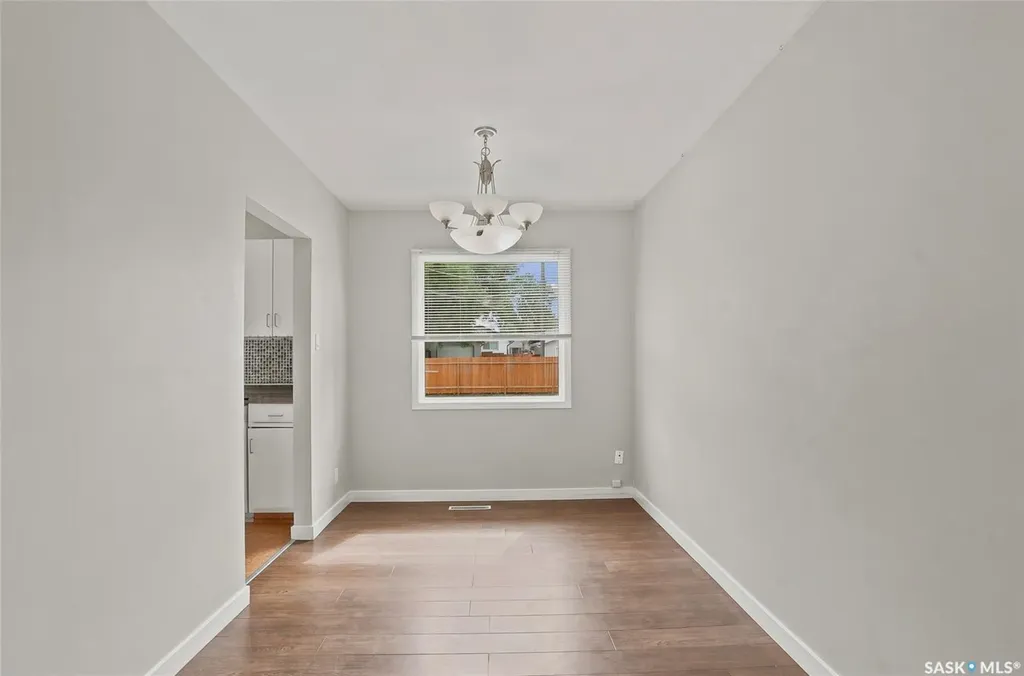 322 Witney Avenue N Saskatoon SK S7L 3M5