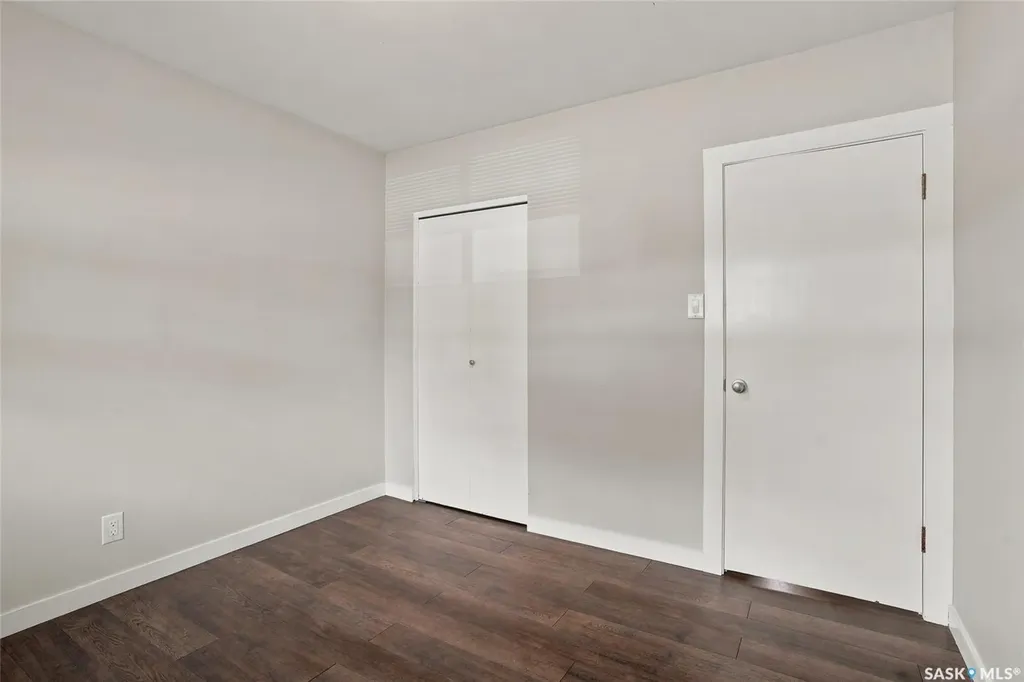 322 Witney Avenue N Saskatoon SK S7L 3M5