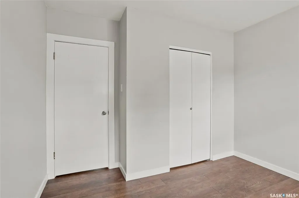 322 Witney Avenue N Saskatoon SK S7L 3M5