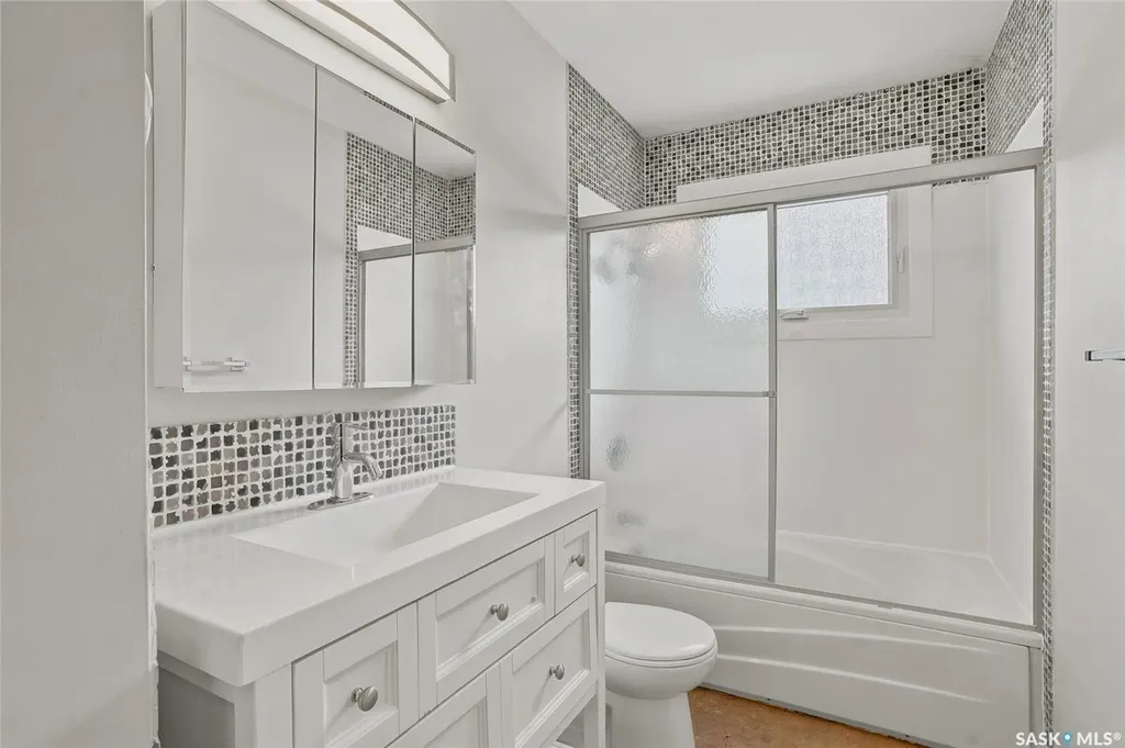 322 Witney Avenue N Saskatoon SK S7L 3M5