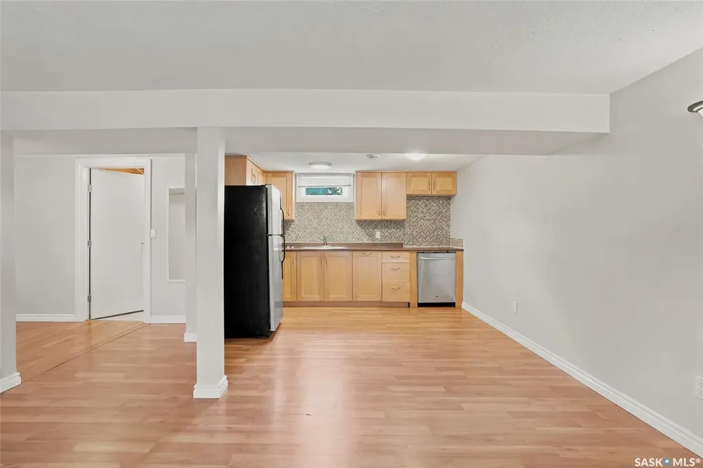 322 Witney Avenue N Saskatoon SK S7L 3M5