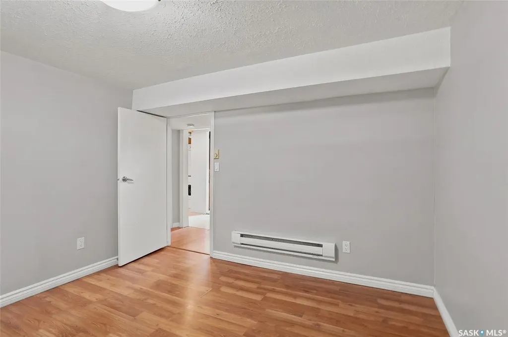 322 Witney Avenue N Saskatoon SK S7L 3M5